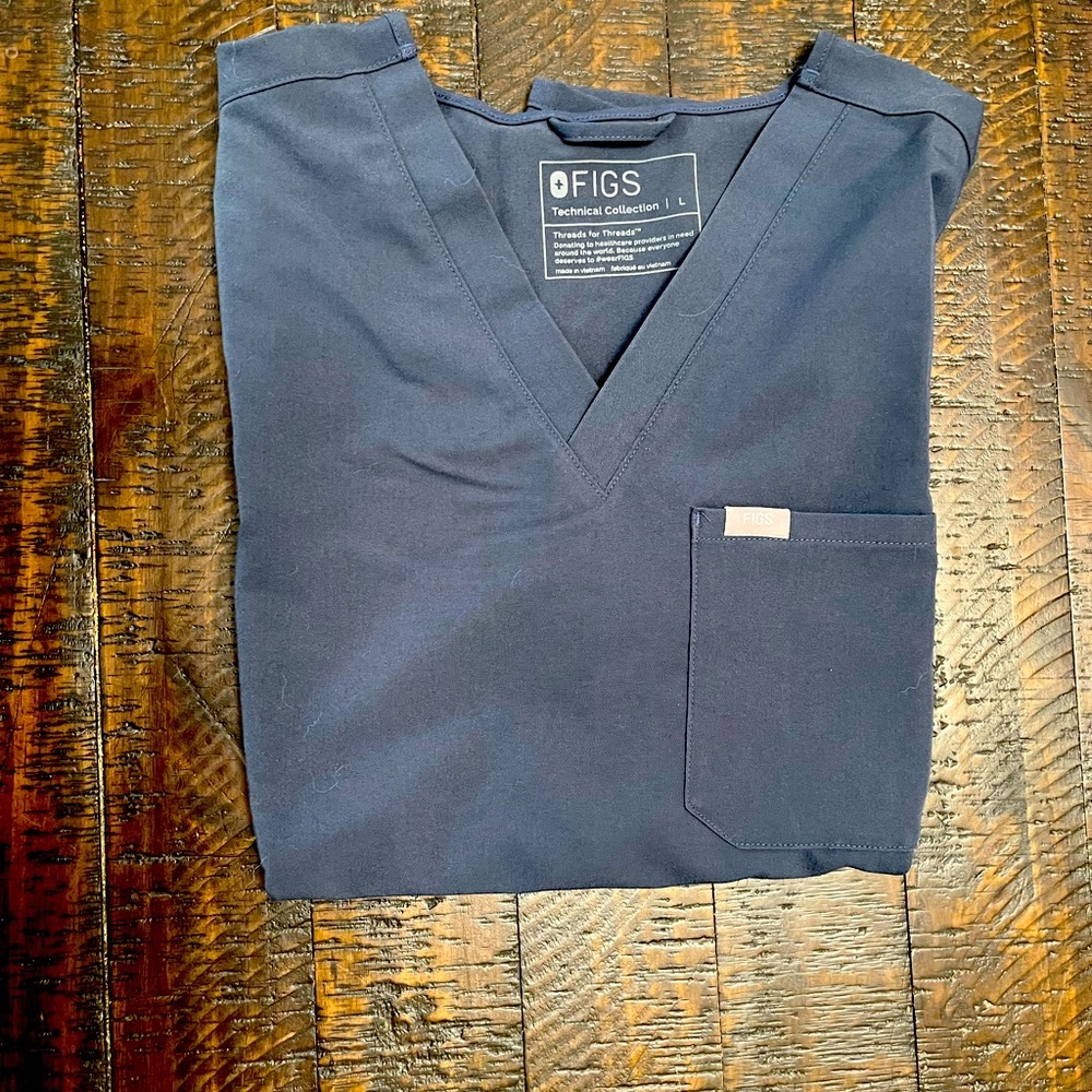 Figs scrub top
